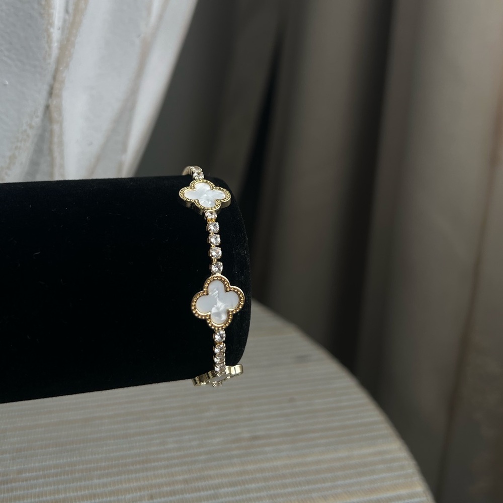 Gold and White Clover centerpiece tennis Bracelet - Picture 1 of 4